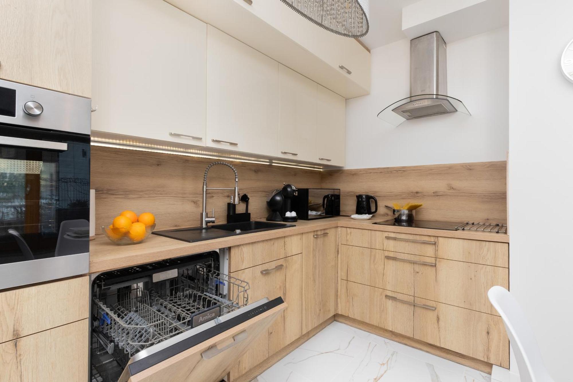 Batorego 7 Apartament With Terrace & Parking Downtown Gdynia By Renters Eksteriør bilde